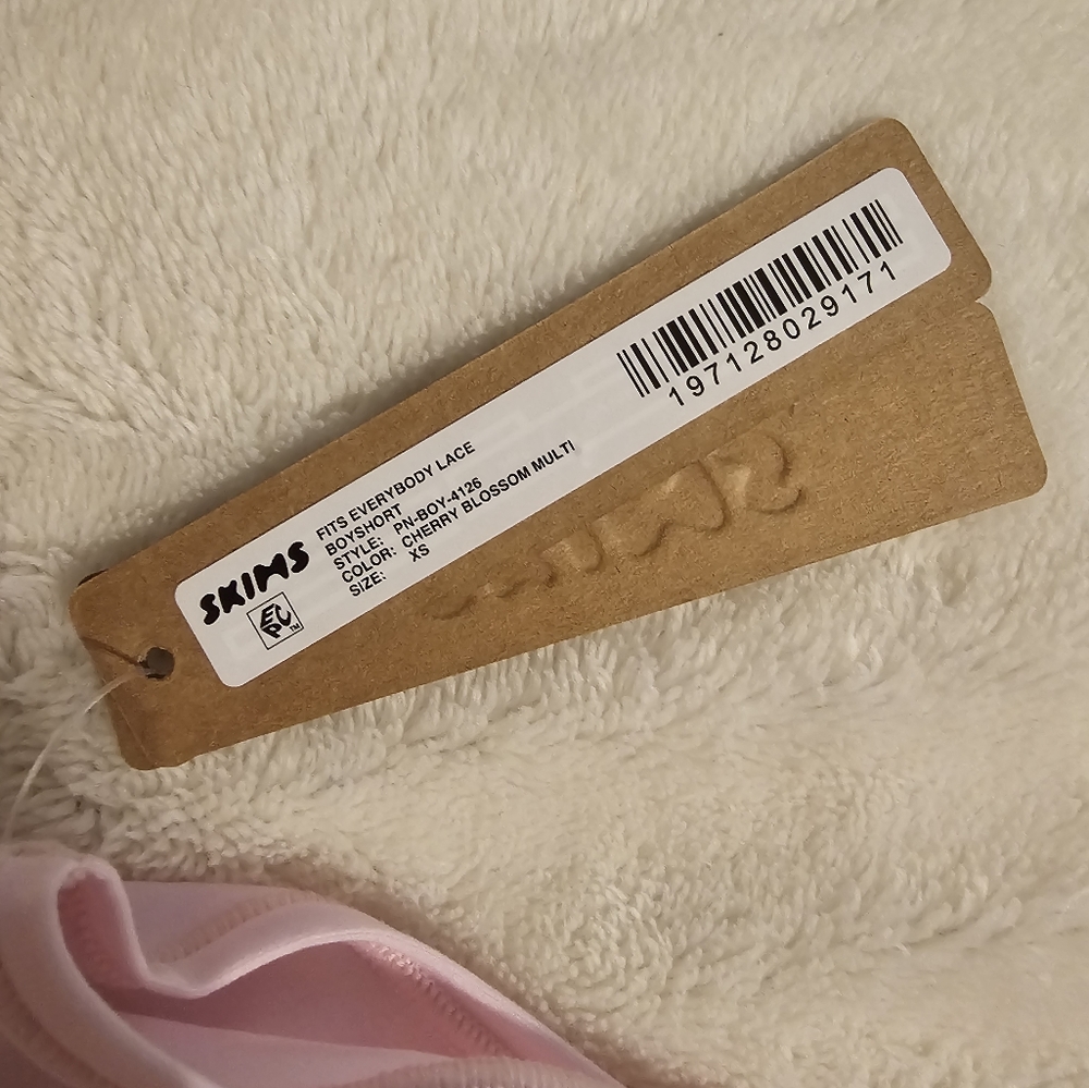 SKIMS Fits Everybody boy short - Picture 4 of 4